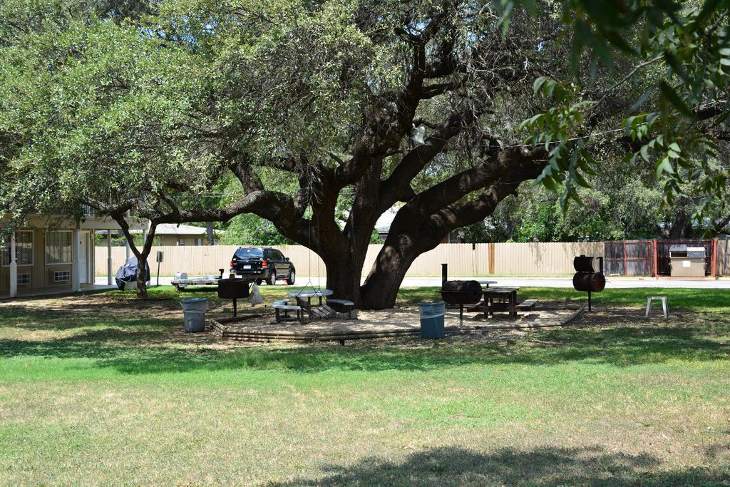 Inn Of Uvalde Luaran gambar